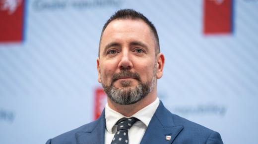 Kandidát na ministra životního prostředí, poslanec Igor Červený (oba Motoristé) na tiskové konferenci po schůzi vlády