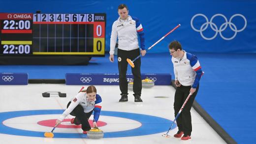 Manželé Paulovi a kouč Jakub Bareš na olympiádě v Pekingu