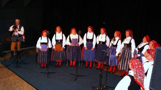 Jihočeský soubor písní a tanců Úsvit ve studiovém sále Českého rozhlasu České Budějovice v říjnu 2011