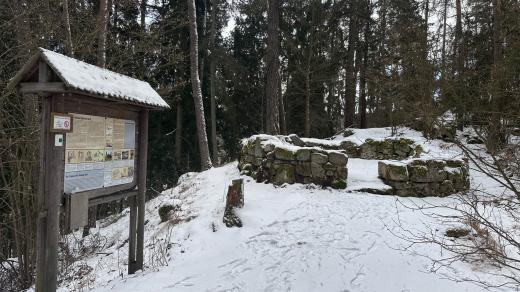 Popraviště se budovala za městem na návrších