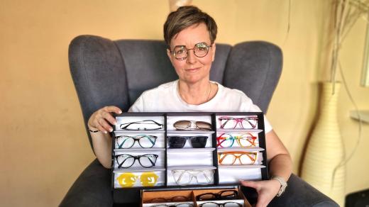Lenka Přibylová a její sbírka brýlových obrub
