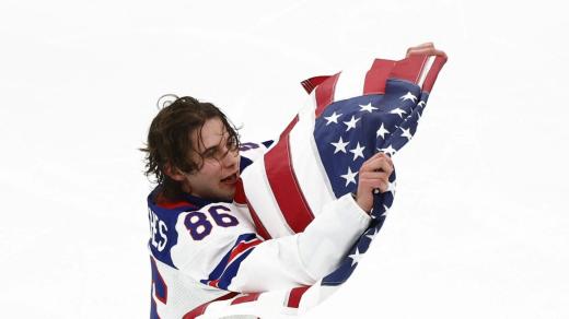 Střelec vítězné branky ve finále olympijského turnaje Jack Hughes
