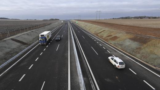Úsek dálnice D6 u Řevničova na Rakovnicku