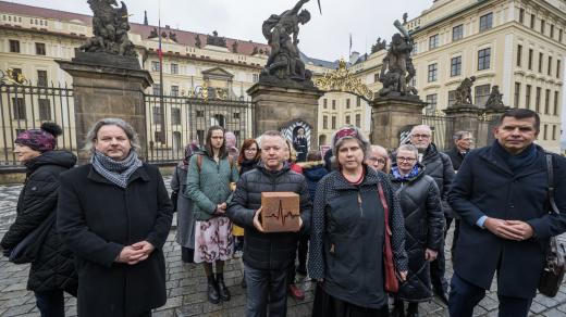 Oběti sexuálního zneužívání v katolické církvi přicházejí na Hrad, kde se setkají prezidentem Petrem Pavlem