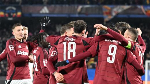 Fotbalisté Sparty slaví gól