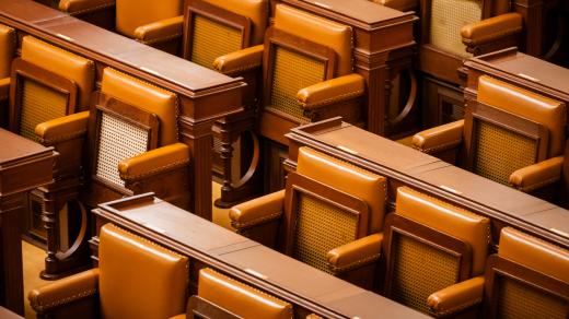 Co má přinést nový zákon o státních zaměstnancích? Poslechněte si debatu u kulatého stolu