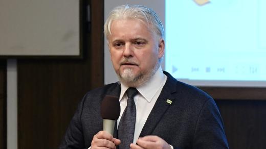 Novinář David Soeldner