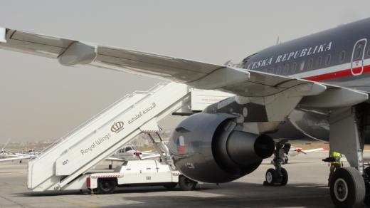 Odlet první skupiny syrských azylantů z Jordánska do České republiky