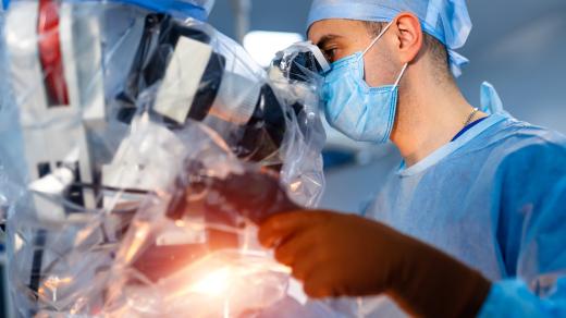 Mikrochirurgie a novinkový mikroskop