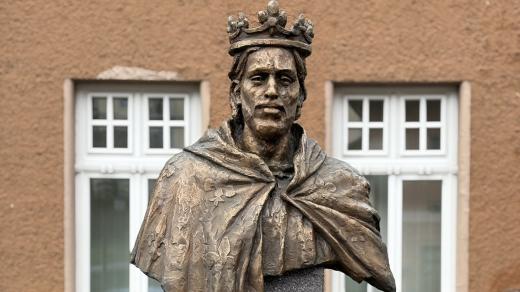 Kremnice získala privilegium na provozování mincovny 17. listopadu 1328 od uherského krále Karla I. Roberta z Anjou