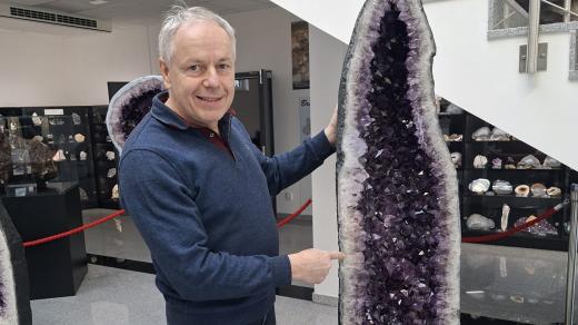 Zlato, dinosauři a energie, která vás dobíjí! To je královédvorská Galerie minerálů s 6 000 exponáty