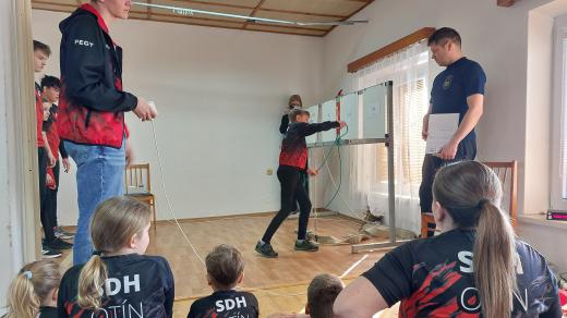Uzlová štafeta mladších a starších žáků dobrovolných hasičů