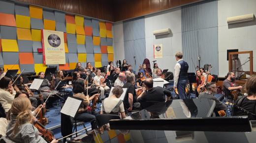Příprava na koncert k 80. narozeninám Jiřího Žáčka v legendárním rozhlasovém studiu A v pražském Karlíně