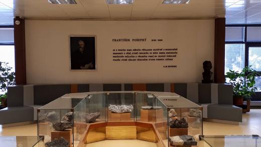 Základ těchto geologických sbírek vznikl ještě v Příbrami zásluhou prof. Pošepného