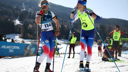 Parabiatlonistka Carina Edlingerová s vodičem Alexandrem Patavou