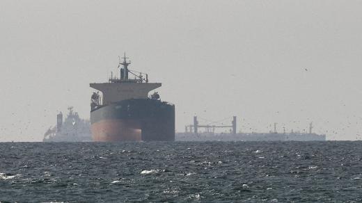 Tanker kotvící poblíž Hormuzského průlivu