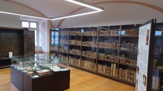 Pohled do klášterní knihovny ve Voticích