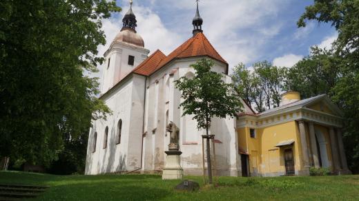 Kostel sv. Petra a Pavla v Chotovinách