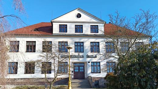 Základní škola v Tatobitech
