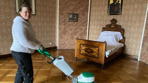 Úklid na zámku v Lysicích