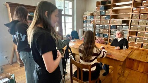 Žáci osmých a devátých tříd zaznamenávají pro další generace zajímavosti regionu v projektu Příběhy našich sousedů