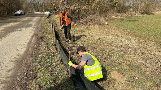 Ochránci přírody budují na Benešovsku takzvané žabí přechody