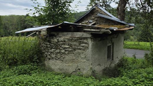 Kaplička na okraji Svojší na Sušicku