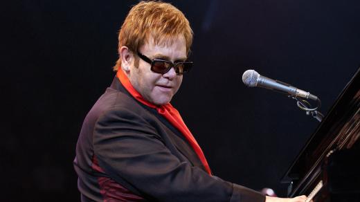 Elton John v roce 2003
