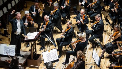 Saint-Saënsova Varhanní (Obecní dům, 3. listopadu 2025); setkání s umělci před koncertem: dirigent Robert Jindra a klavírista Marek Kozák