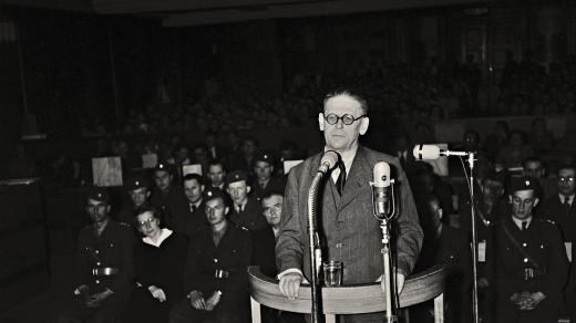 Pohled do soudní síně při výpovědi svědka dr. Josefa Palivce. Vykonstruovaný proces u Státního soudu na Pankráci, červen 1950