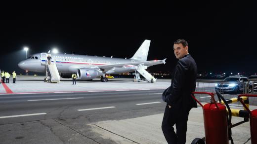 Ministr zahraničí Petr Macinka (AUTO) u přistání jednoho z repatriačních letů z Blízkého východu