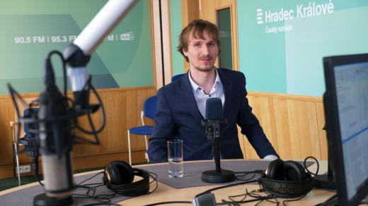 Ondřej Havelka ve studiu Českého rozhlasu Hradec Králové