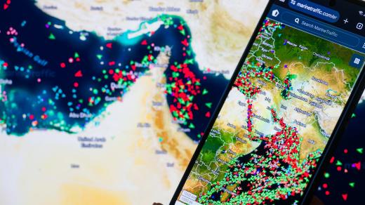 Provoz lodí v Hormuzském průlivu (polovina března 2026)