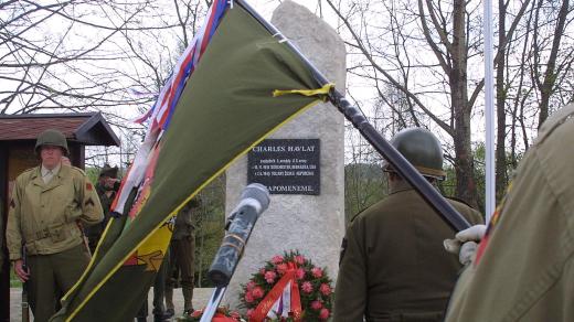Pomník u Volar připomíná Charlese Havlata, posledního Američana padlého při osvobozování Československa