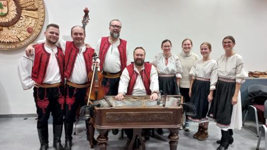 Současná sestava Hradecké cimbálové muziky