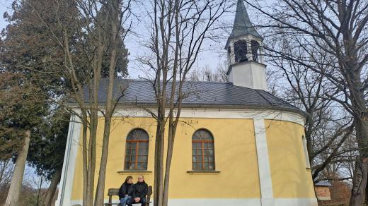 Manželé Musilovi se už na chátrající kapli nemohli déle dívat. A tak ji koupili a opravili