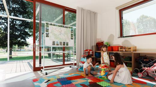 Knihovna Hodice sídlí na návsi v bývalé prodejně potravin, která prošla přestavbou