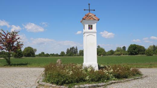 Boží muka a smírčí kříž v Příkazích