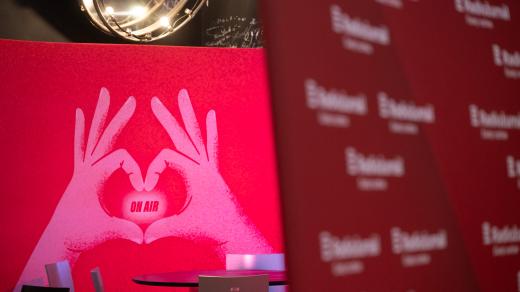 Akce Dobrý den Radiožurnálu propojil neziskové organizace, dobrovolníky, filantropy a další osobnosti s posluchači