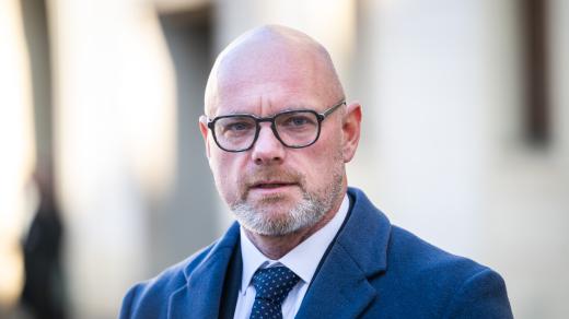 Kandidát na ministra školství, mládeže a tělovýchovy za ANO do budoucí vládní koalice ANO, SPD a Motoristů Robert Plaga hovoří s novináři po konzultaci s prezidentem Petrem Pavlem