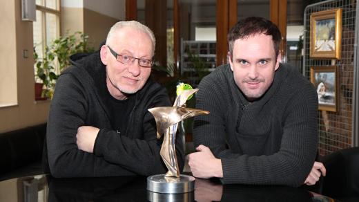 Sošky svatého Jana Nepomuckého zamíří na jaře do Spojených států. Na fotografii autor sošek Václav Česák (vlevo) a manažer Mikroregionu Nepomucko Pavel Motejzík