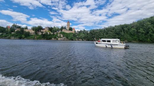 Policisté se Státní plavební správou kontrolovali malá plavidla na Orlíku