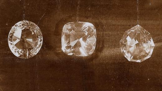 Slavné diamanty: Orlov, Regent (uprostřed) a Nassak