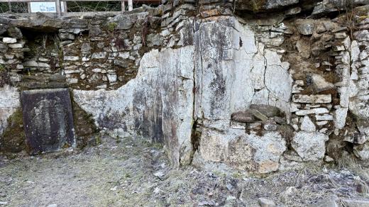 Zbytky zdí kostelíka