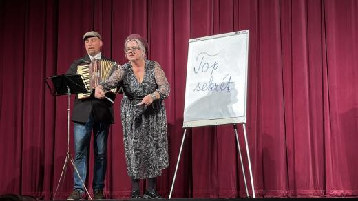 Hana Svačinová, ředitelka MěKS Kojetín, úvodní píseň