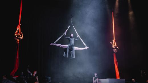 CZirkidz Dance Company. V Trutnově mají světově unikátní australsko-českou školu nového cirkusu