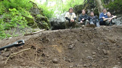 Archeologický výzkum jeskyně Švédův stůl v Moravském krasu