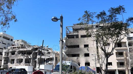 Dům zasažený balistickou raketou z Íránu