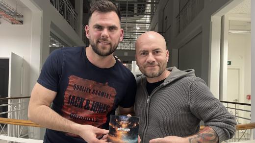 Bubeník Jakub Herman a zpěvák Vojta Samek ze skupiny Kameron