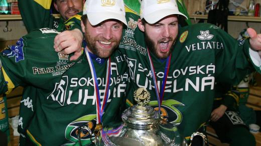 Hokejisté Karlových Varů v roce 2009 slavili překvapivý triumf